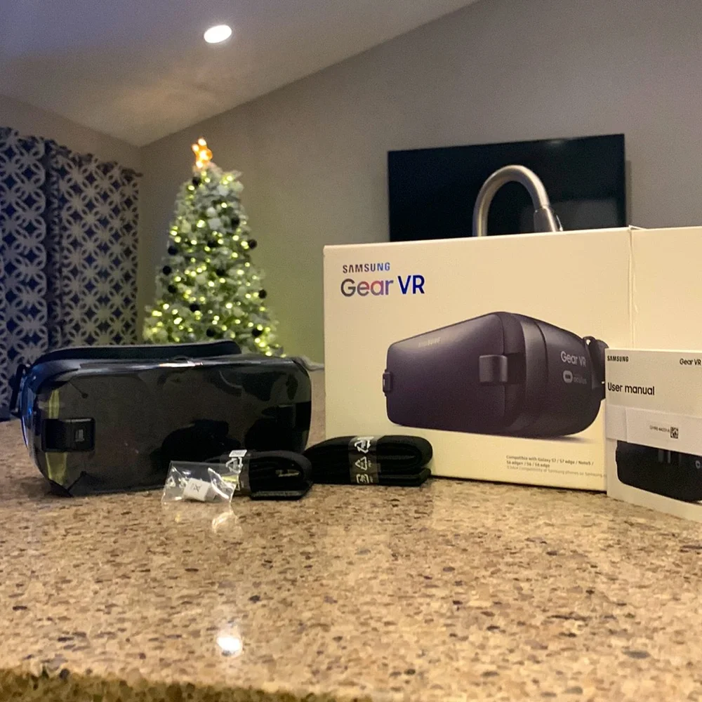 Samsung Gear VR powered by OCULUS.